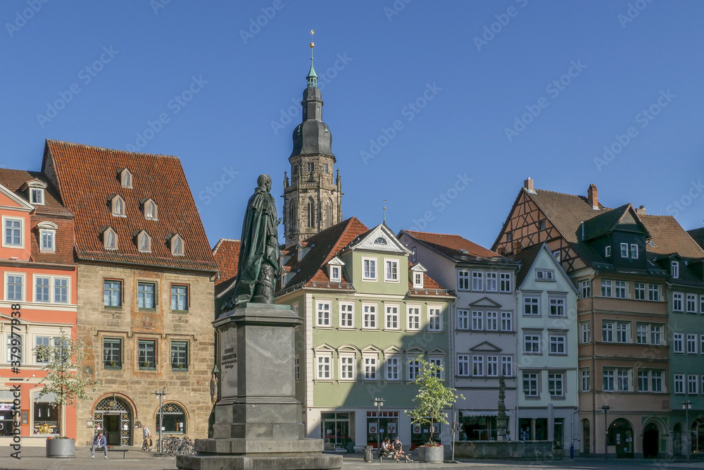 Obraz premium Coburg Marktplatz mit Denkmal und Morizkirche