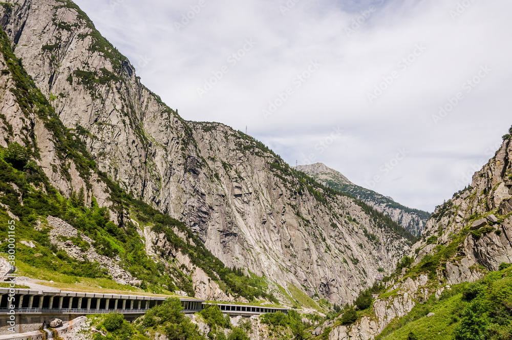 Schöllenen, Schöllenenschlucht, Schlucht, Passstrasse, Bergstrasse, Gotthard, Gotthardpass, Fluss, Reuss, Göschenen, Alpen, Schweizer Berge, Uri, Sommer, Schweiz Schöllenen, Schöllenenschlucht, Schlucht, Passstrasse, Bergstrasse, Gotthard, Gotthardpass, Fluss, Reuss, Göschenen, Alpen, Schweizer Berge, Uri, Sommer, Schweiz