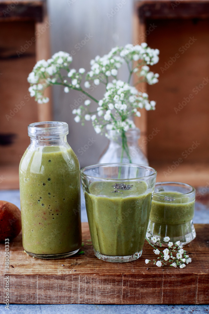 Healthy green smoothie Healthy green smoothie