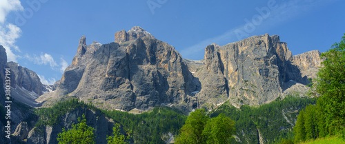 Fototapeta Naklejka Na Ścianę i Meble -  Mountain landscape along the road to Gardena pass, Dolomites
