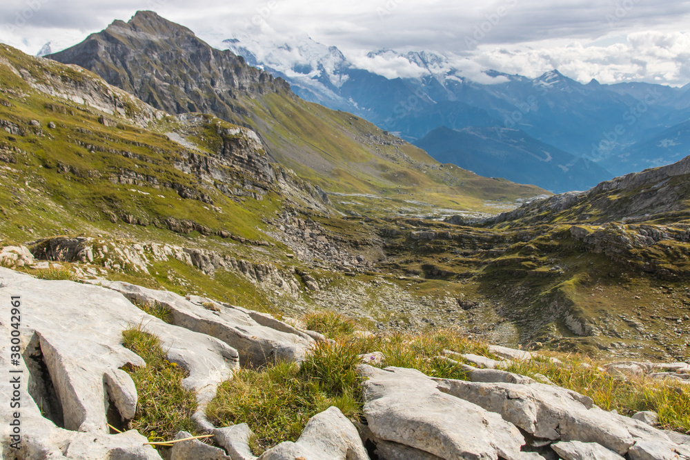 Haute montagne: désert de Platé en Haute Savoie près du Mont Blanc dans les alpes
