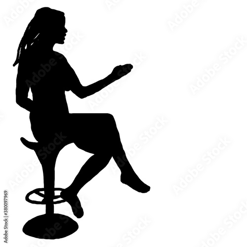 silhouette femme assise explique 