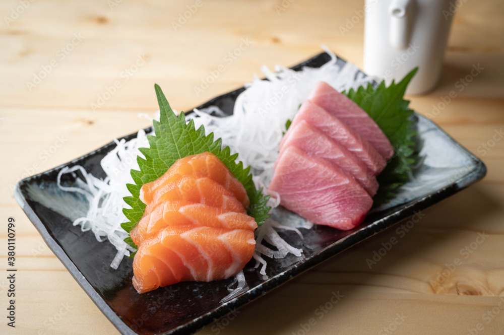 sashimi plate with salmon and tuna