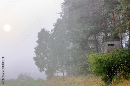 Fototapeta Naklejka Na Ścianę i Meble -  mglisty poranek na Mazurach w północno-wschodniej Polsce