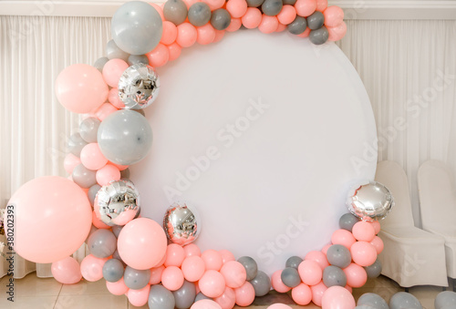 Fotografía Close up the photo zone from pink and grey balloons with white copy space for your text