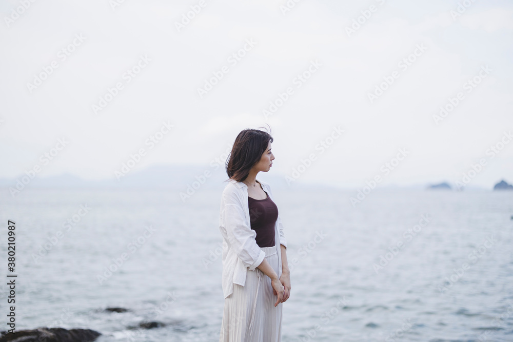 海辺の女性 海辺の女性