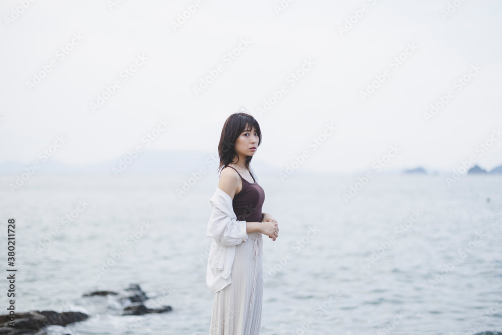 海辺の女性 海辺の女性