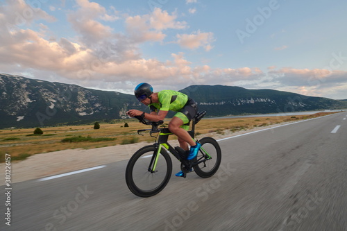 Fototapeta Naklejka Na Ścianę i Meble -  triathlon athlete riding bike