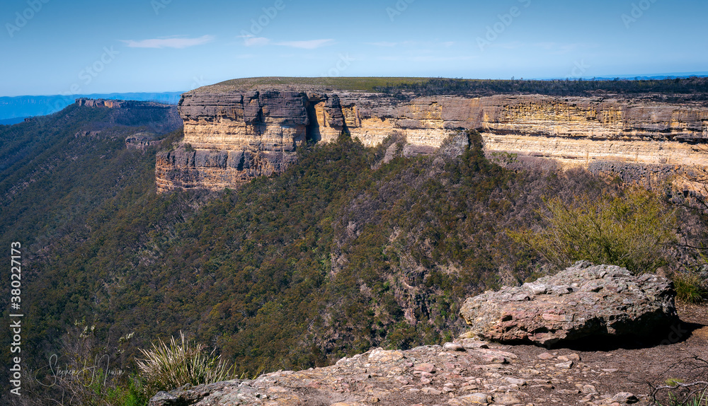 Fototapeta premium Classic view of Kanangra Walls plateau an iconic australian travel destination