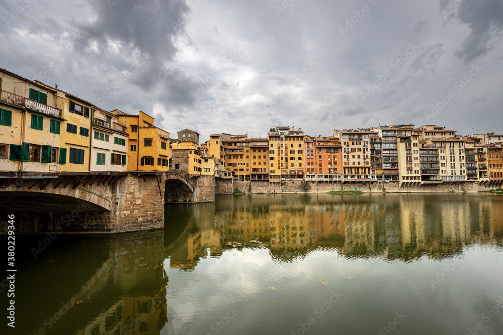 Florence, Medieval Ponte Vecchio (Old Bridge) and the River Arno, UNESCO world heritage site, Tuscany Italy, Europe.