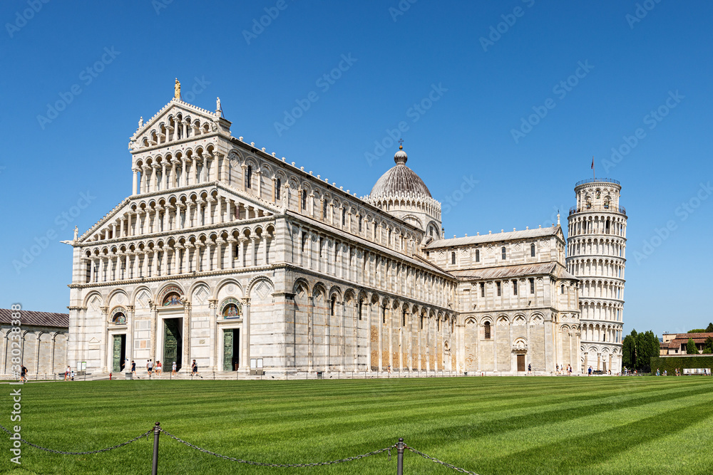 Cathedral (Duomo of Santa Maria Assunta) and the Leaning Tower of Pisa, Piazza dei Miracoli (Square of Miracles), UNESCO world heritage site, Tuscany, Italy, Europe.