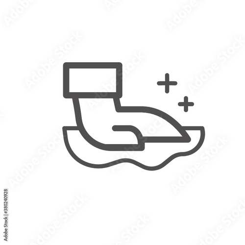 hand wiping with wash cloth