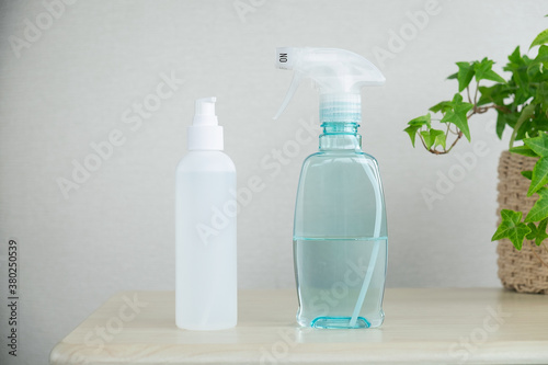 感染予防のための消毒液とジェル