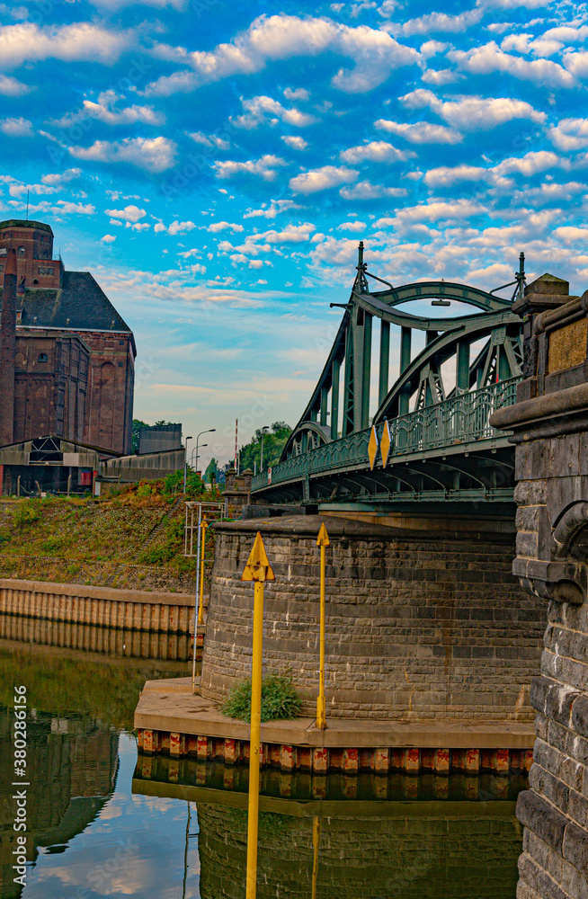 Fototapeta premium Drehbrücke Krefeld Uerdingen