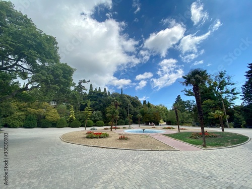 Wallpaper Mural fountain in the park Torontodigital.ca