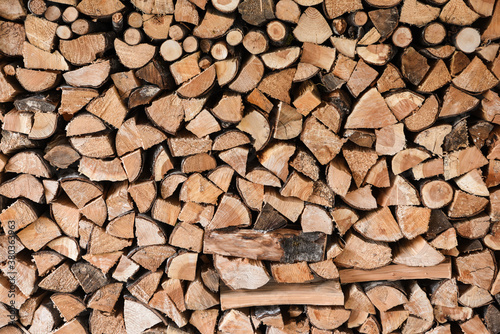 catasta di legna pila di legna legna per fornello legna per stufa ciocchi di legna legname caminetto  photo