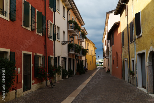 Colorful houses in the town of Lazise on Lake Garda © Stefano