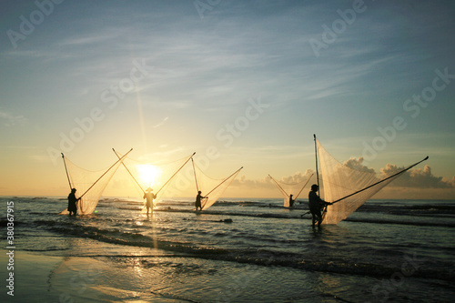 Nam Dinh, VIETNAM - August 1 :. Fishermen working in the fishing village of Hai Hau, Vietnam on August 1, 2014 in Hai Hau district, Nam Dinh .