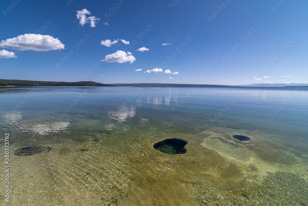Φωτογραφία View of Yellowstone Lake from West Thumb Geyser Basin, Yellowstone National Park