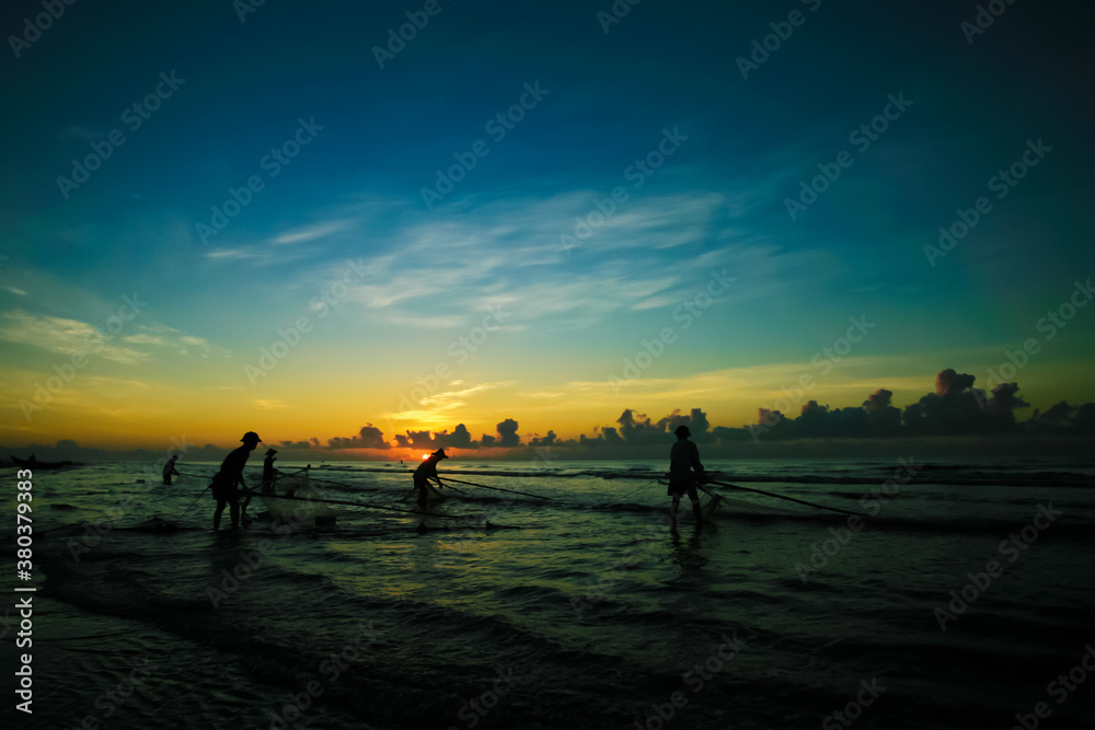 Fototapeta premium Nam Dinh, VIETNAM - August 1 :. Fishermen working in the fishing village of Hai Hau, Vietnam on August 1, 2014 in Hai Hau district, Nam Dinh .