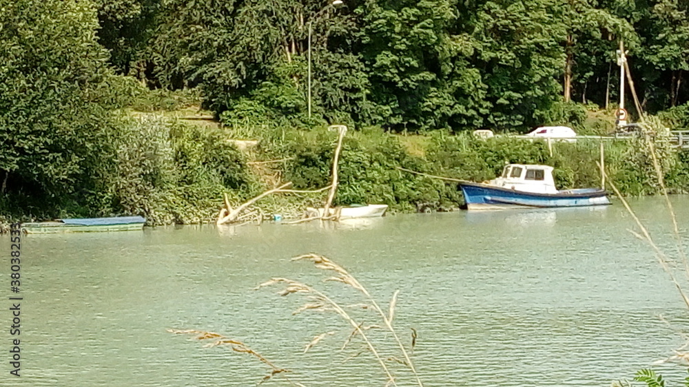 Obraz premium boats on the river