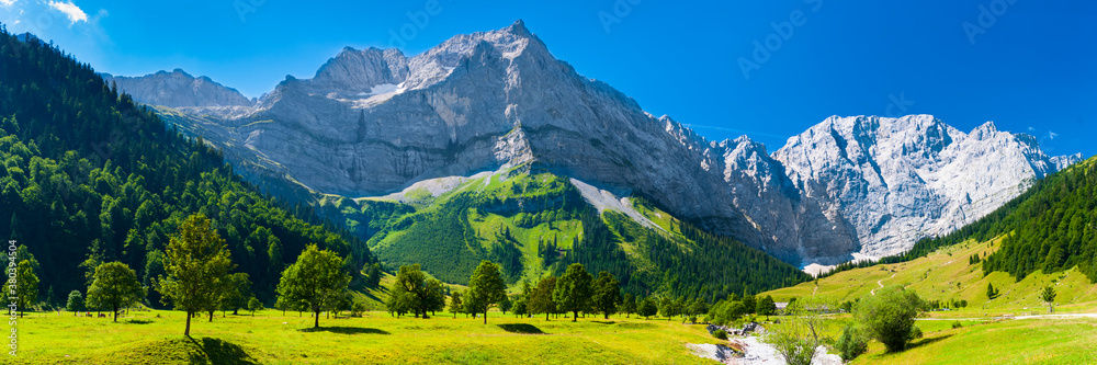 Panorama Landschaft vom großen Ahornboden im Karwendel