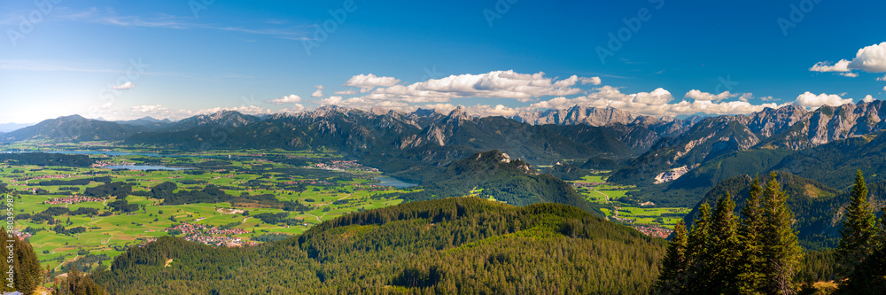 Panorama Landschaft im Allgäu mit Forggensee bei Füssen
