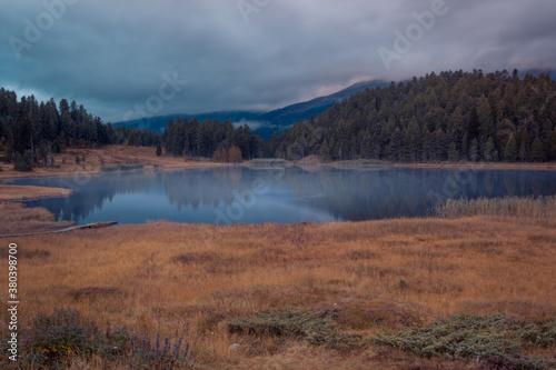 Stazersee mit Nebel im Indian Summer