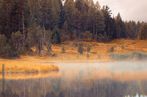 Stazersee mit Nebel im Indian Summer photo