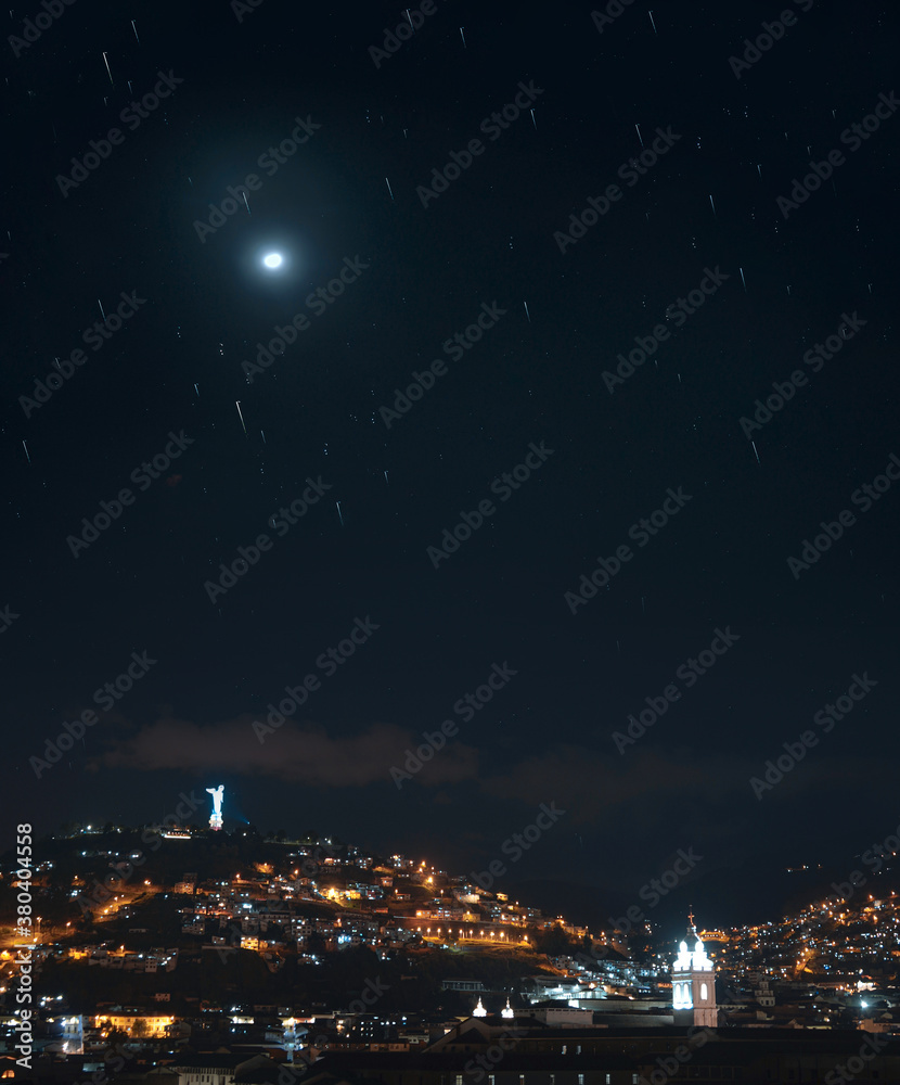 Fotografía noctura del centro histórico de Quito - Ecuador