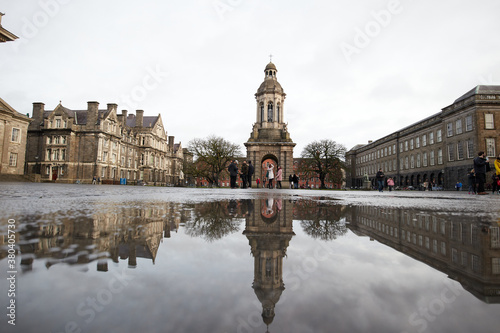 Obraz na płótnie The exterior of Trinity College in Dublin, Ireland w salonie