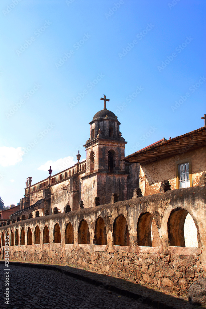 Fototapeta premium Vista de templo en el centro de Pátzcuaro
