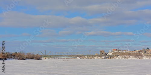 Alexandra interprovincial bridge over Ottawa river 