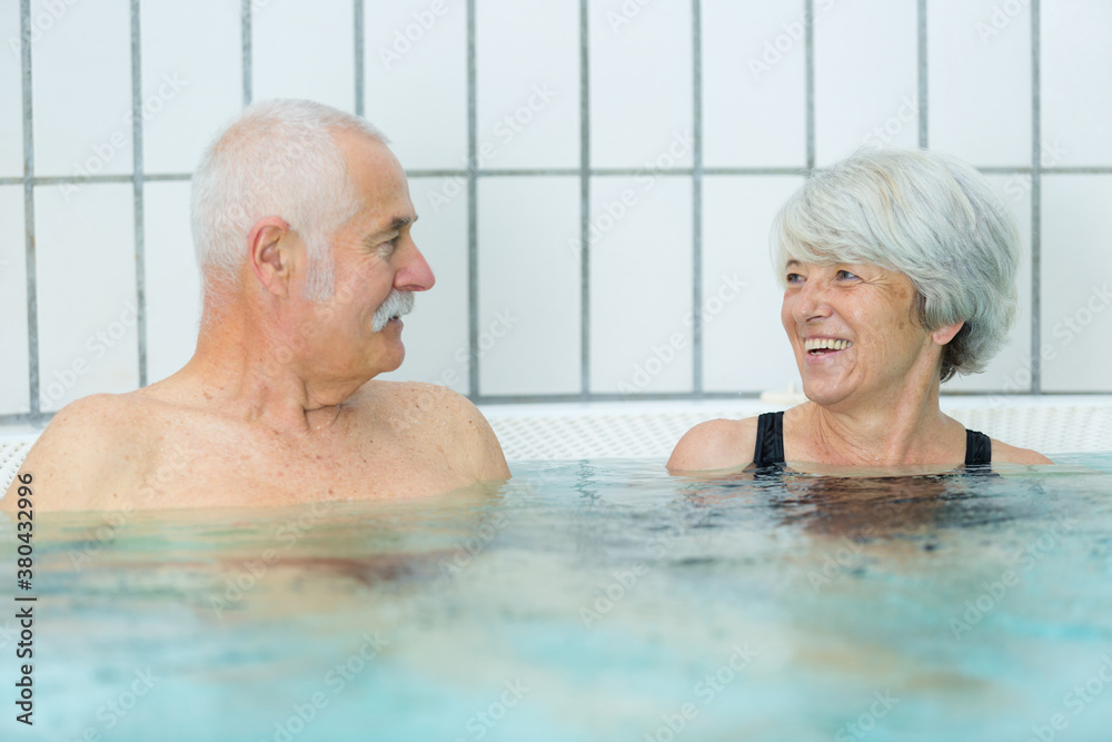 Fototapeta premium senior couple relaxing at a swimming pool
