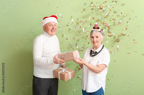 Elderly couple with Christm...