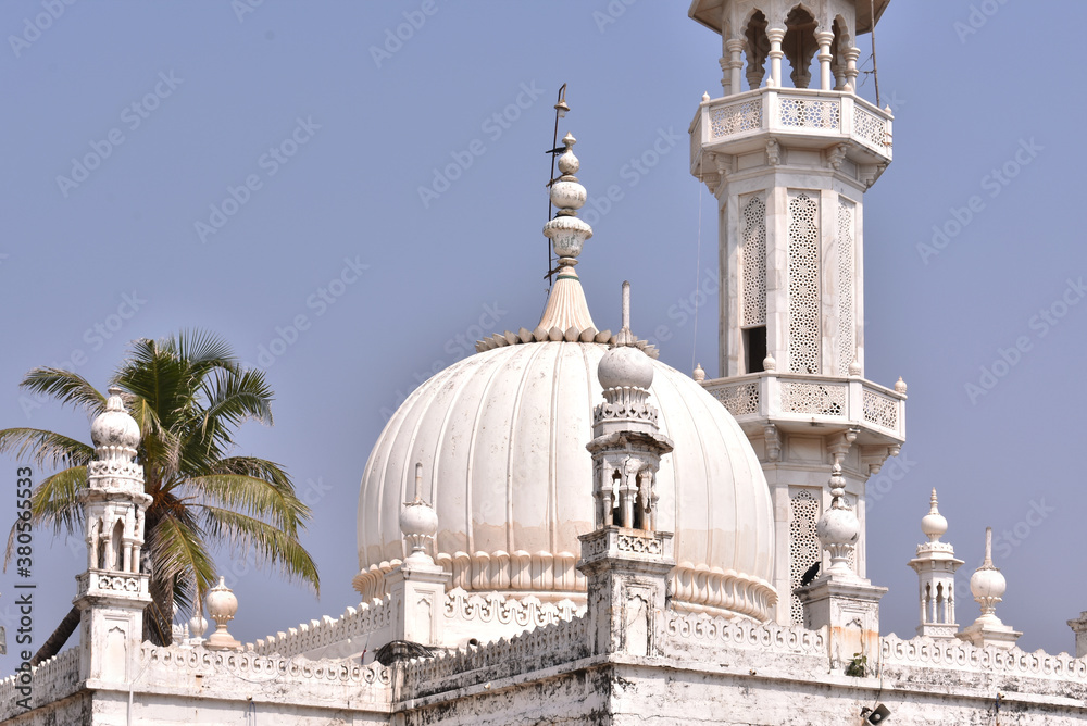 Obraz premium Top of a Masjid situated in Mumbai