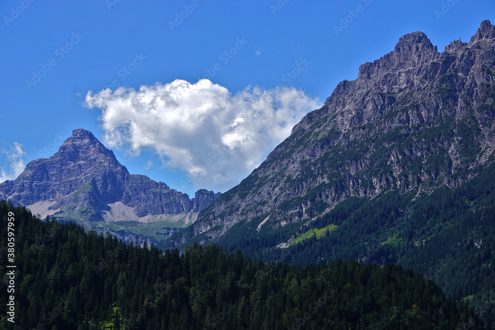 Lechtal, Österreich, Tirol, Blick zum Hochvogel und Roßkarspitze