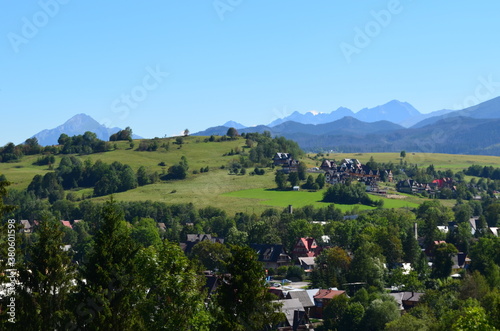 Bachledzki Wierch i Tatry Słowackie - widok z Zakopanego Kotelnicy, Polska photo