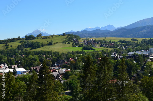 Bachledzki Wierch i Tatry Słowackie - widok z Zakopanego Kotelnicy, Polska © Ewa