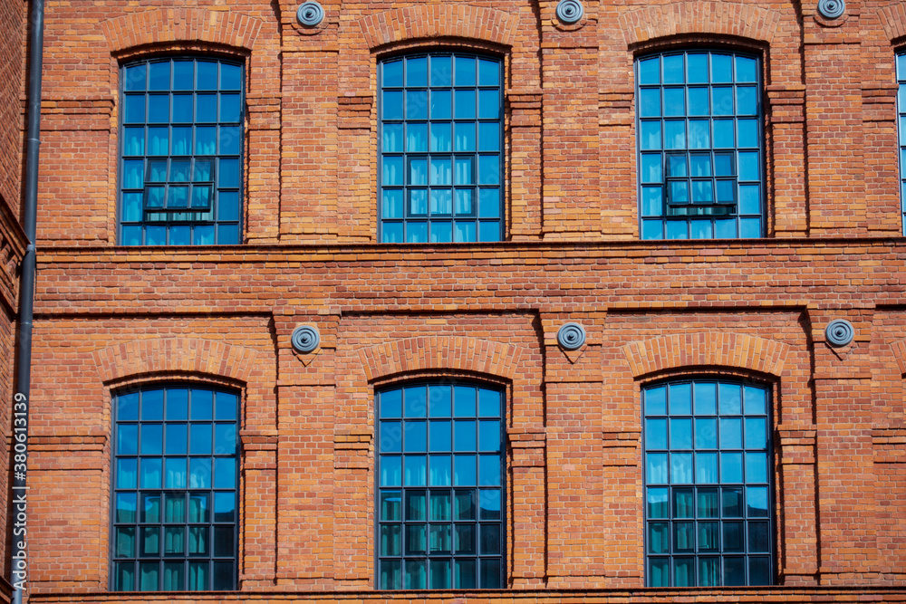 Obraz premium Łódź miasto manufaktura okna fasada cegły
