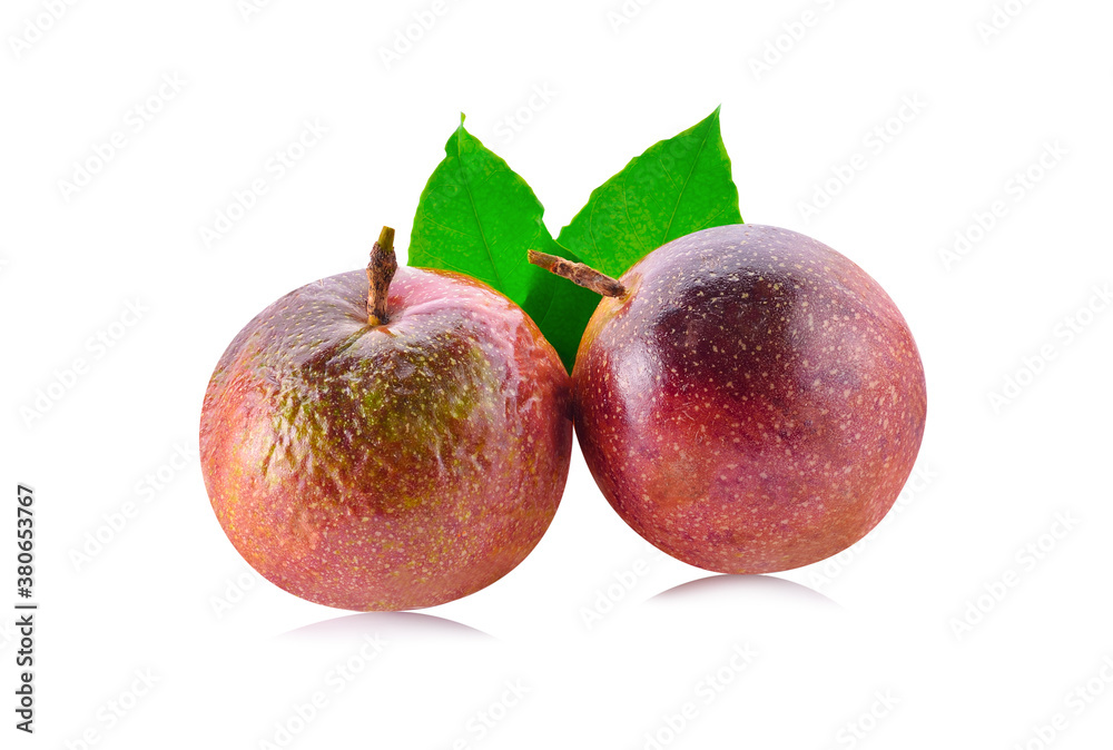 Fototapeta premium Passion fruit isolated on white background