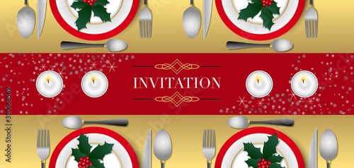 Carte d’invitation or, rouge et blanche pour un repas raffinés et luxueux entre amis, avec une décoration de table de fête.
