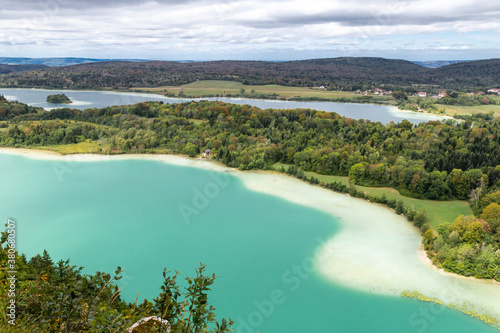Le belvédère des 4 lacs offrant un panorama sur quatre différents lacs du Jura, en Franche-Comté