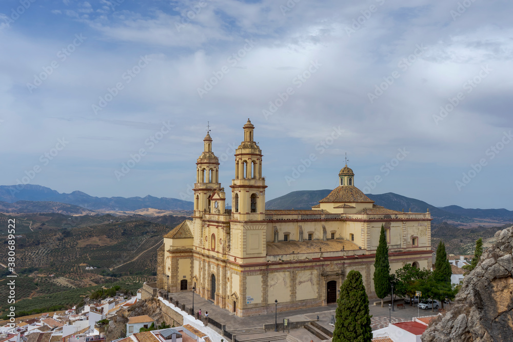 Iglesia de Nuestra Señora de la Encarnación del municipio de Olvera en la provincia de Cádiz, España