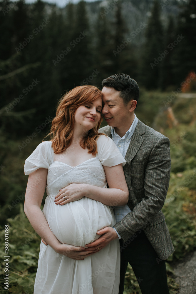 Beautiful Pregnant Couple in Mountain Scene Eloping Beautiful Pregnant Couple in Mountain Scene Eloping