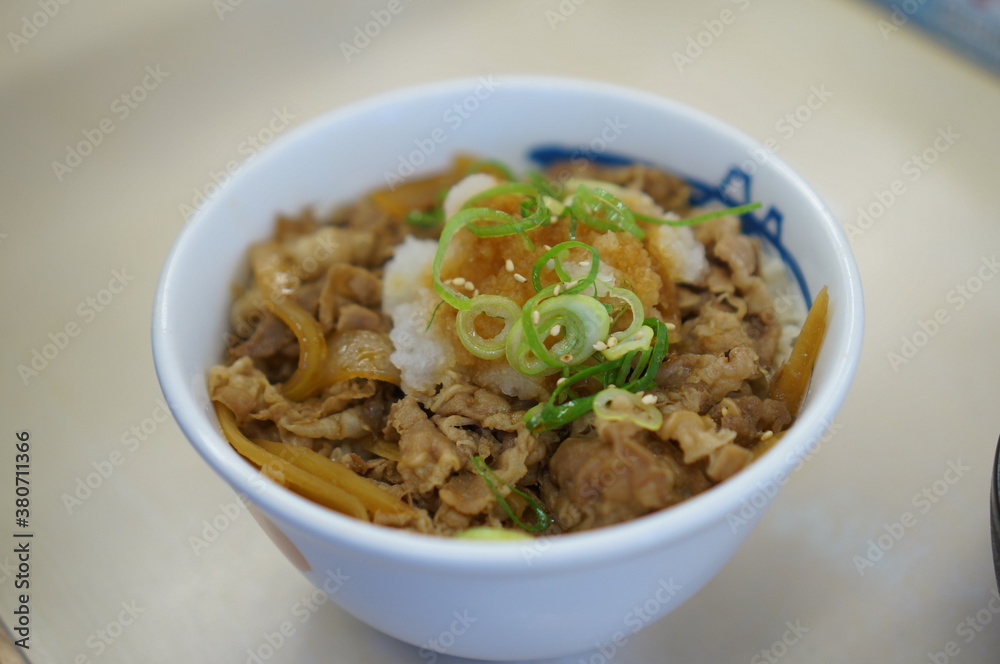 길거리에서 먹은 맛있는 덮밥 길거리에서 먹은 맛있는 덮밥