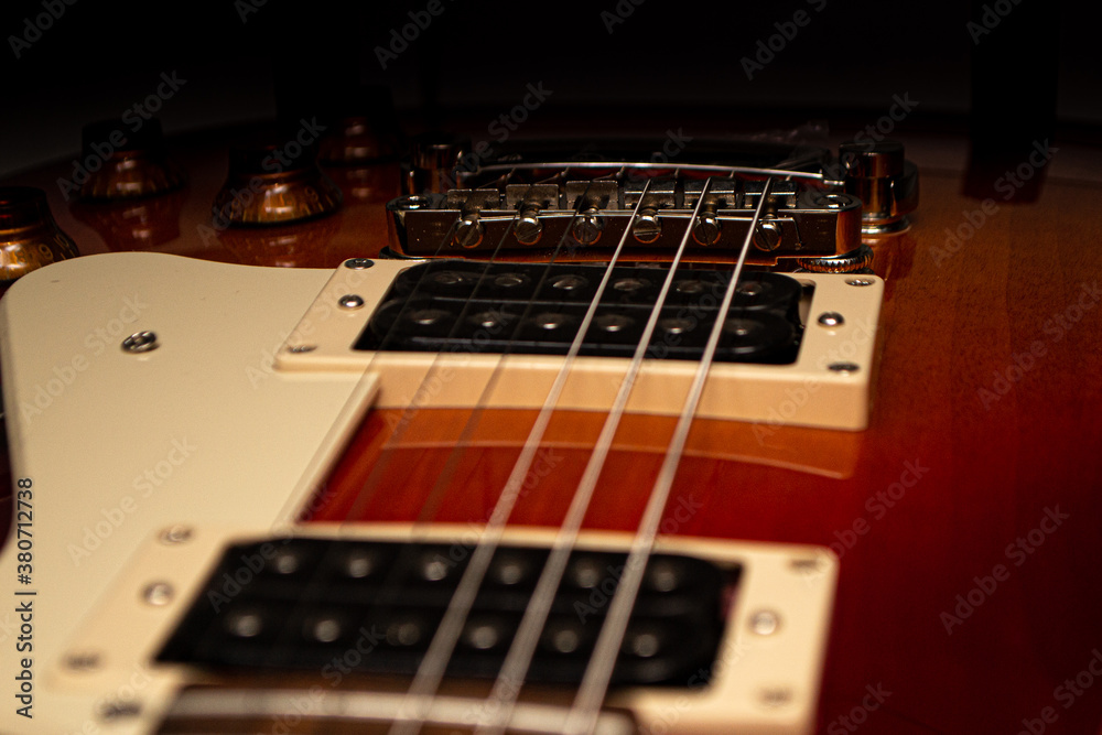 Fototapeta premium Guitarra electrica roja