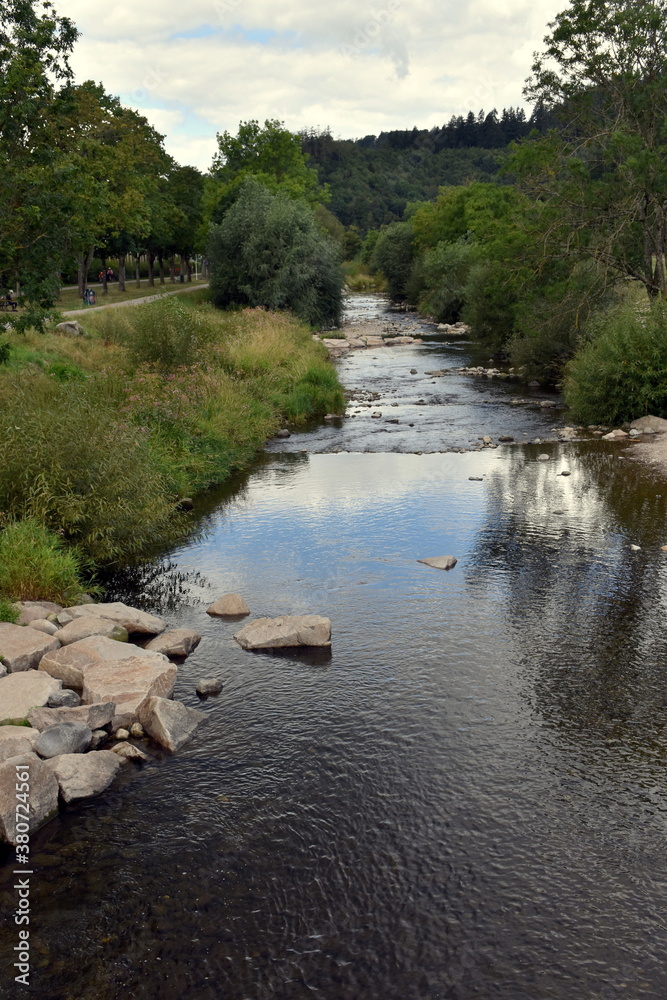 Dreisam in Freiburg mit wenig Wasser Dreisam in Freiburg mit wenig Wasser