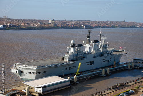 Fényképezés The Royal Navy light aircraft carrier HMS Illustrious (R06) in Liverpool, UK