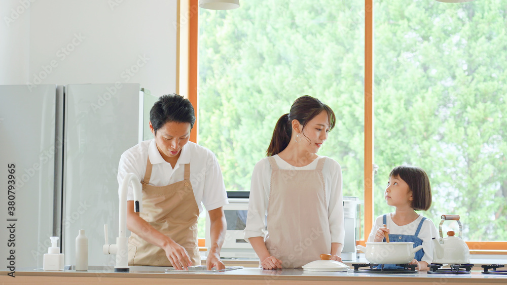 家族の料理風景 家族の料理風景
